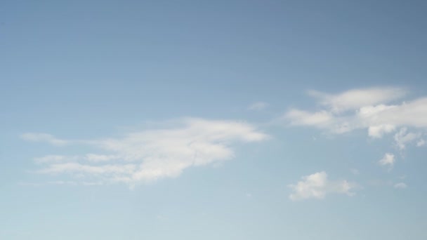 Голубое Небо Имеет Красивую Белую Облачную Массу Копировальным Пространством — стоковое видео