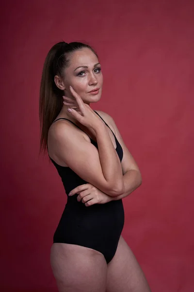 Beautiful girl in swimsuit posing against grey white background. Well-groomed skin. — Stock Photo, Image