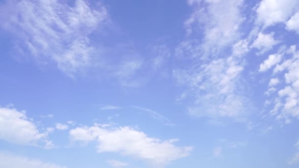 Hermoso Cielo Azul Noche Atardecer Con Llameantes Nubes Luz Brillante — Vídeo de stock