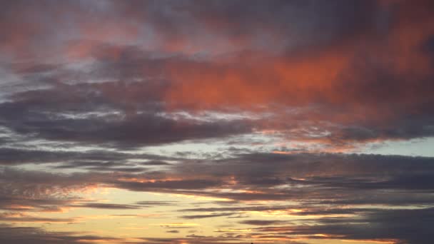 Krásná Večerní Modrá Obloha Při Západu Slunce Planoucím Jasným Světlem — Stock video