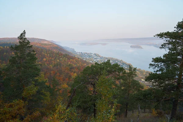 Vista Otoño Desde Montaña Hasta Gran Río Bosque Con Hojas — Foto de Stock