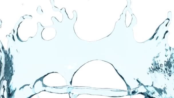 Flug Durch Hellblaues Wasserplätschern Extremer Zeitlupe Isoliert Auf Weißem Hintergrund — Stockvideo