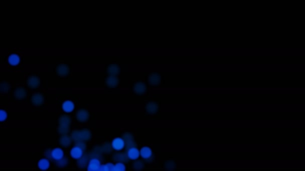 光るぼやけたライトの背景 黒い背景に深い青色のライトと粒子の群れ — ストック動画