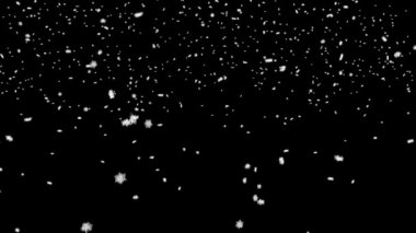 Koyu siyah arka plan üzerinde yoğun kar yağışı