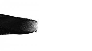 Akan siyah çizgiler, beyaz arka plan üzerinde izole soyut şekiller oluşturur.