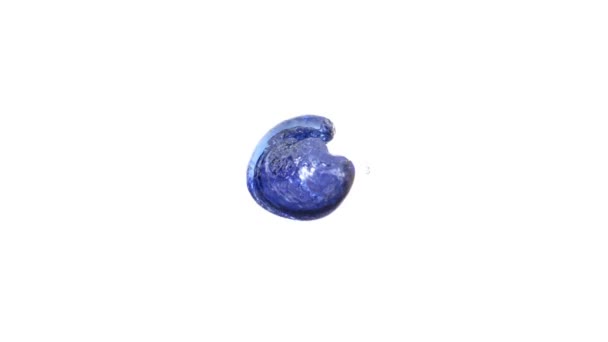 蓝色水溅在慢动作和形成球碰撞 隔离在白色背景 — 图库视频影像