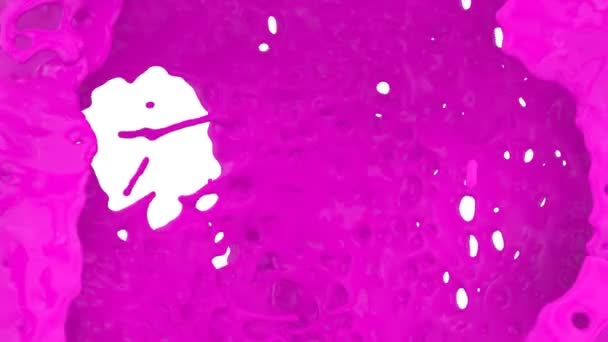 Політ Камери Проходить Рожеві Плями Фарби Впритул Ізольовані Білому Тлі — стокове відео