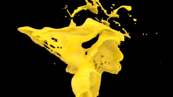 黄色油漆在慢动作中飞溅的特写视图 在黑色上隔离 — 图库视频影像