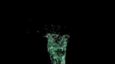 Yavaş çekimde turkuaz yeşil su sıçraması, siyah izole. 