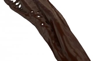 Beyaz arka planda izole edilmiş yavaş çekimde akan kahvenin yakın çekim görünümü