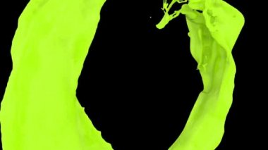 renkli su sıçraması ve yavaş hareket, siyah arka plan akan halka