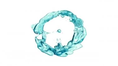 Turkuaz mavisu sıçrama halkası, beyaz arka plan üzerinde izole damla dönüşür