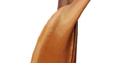 Yavaş çekimde akan çikolata ve karamel krem, beyaz arka plan üzerinde izole. 