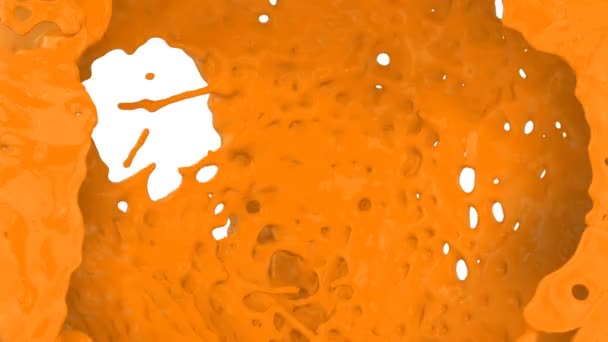Оранжевая Краска Выплескивается Экран Камера Пролетит Изолированная Белом Фоне — стоковое видео