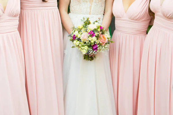 Bridesmaids Bride Flowers Full Colours — Stock Photo, Image