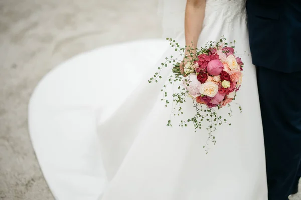 Bruiloft Bloemen Witte Achtergrond Pioenrozen Rozen — Stockfoto