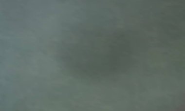 Kova efektli vektör gri duvar arka planı ve koyu suiisi