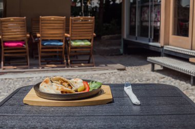 Arap hamur, domates, marul, geleneksel yemek, Restoran, özel, mutfak, Şef, dekorasyonu ile sarılı tavuk servis