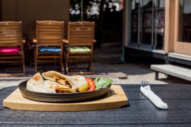 Arap hamur, domates, marul, geleneksel yemek, Restoran, özel, mutfak, Şef, dekorasyonu ile sarılı tavuk servis