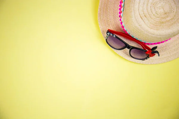 Acessórios Praia Verão Fundo Amarelo Mar Estão Prontos — Fotografia de Stock