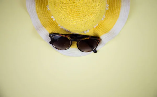 Acessórios Praia Verão Fundo Amarelo Mar Estão Prontos — Fotografia de Stock