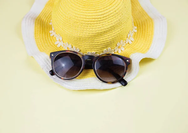 Acessórios Praia Verão Fundo Amarelo Mar Estão Prontos — Fotografia de Stock