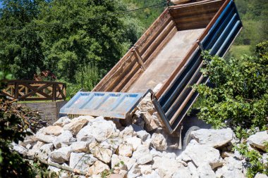 Kargo kamyonu, bahşiş veren, inşaat malzemelerini boşaltan, taş ustası.