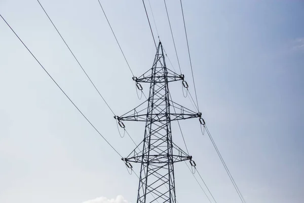 Transmission line, transmission of high voltage electricity