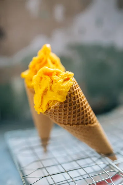 Мягкое Мороженое Вафельном Конусе — стоковое фото