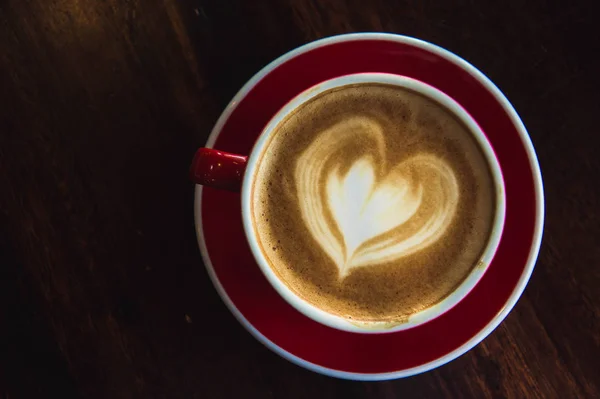 Die Rote Tasse Kaffee Liebe Kaffee Dunkel Holz Dunkel Tisch — Stockfoto