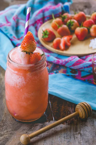 Jus Smoothie Aux Fraises Sur Miel Garniture Savoureux Pour Été — Photo