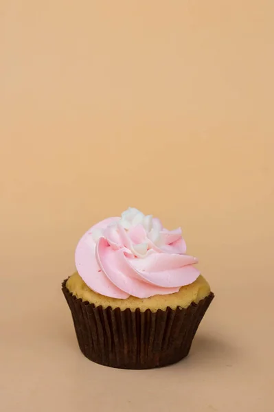 Sweet Cup Cake Dessert Yellow Background Copy Space — Stock Photo, Image