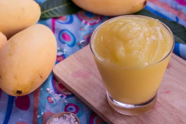 Sweet Yellow Mango Fruit Summer Wood Table — Stock Photo, Image