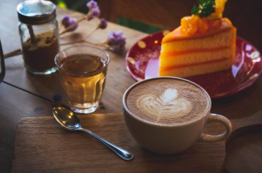 kahve aroması ve lezzetli kek meyve cafe kahvehane vintage tarzı ahşap tablo