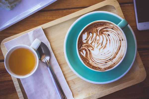 Kaffee Mokka Lattee Tasse Auf Holztisch Und Kuchen Entspannen Zeit — Stockfoto
