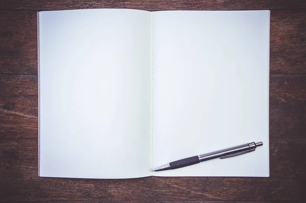 Blank Paper Book Masa Lucru Din Lemn Așteptați Timpul Creativ — Fotografie, imagine de stoc