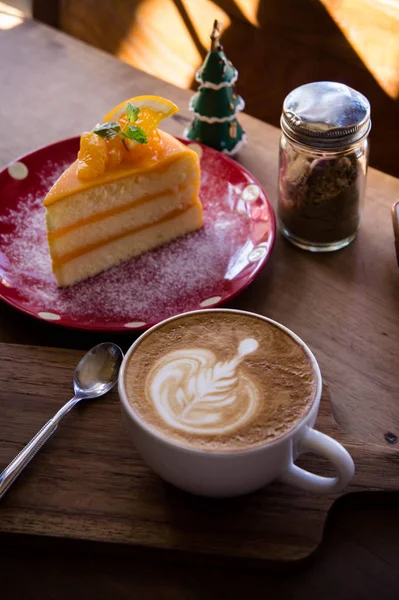 Káva Aroma Latte Art Cup Chutné Vánoční Dort Dřevo Stůl — Stock fotografie