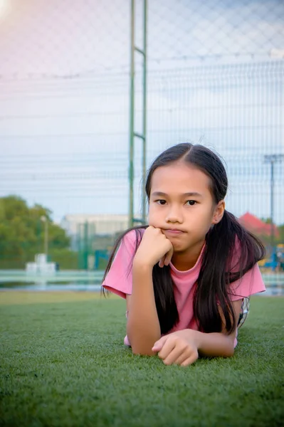 Kid Asian Girl Lie Leisurely Lawn Floor Thinking Emotion — Stock Photo, Image