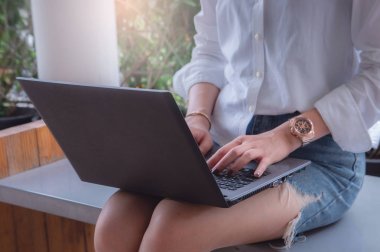 dizüstü bilgisayar kullanma, dizüstü bilgisayarda çevrimiçi çalışma