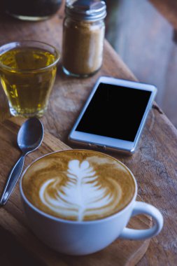 ahşap Vintage masa üzerinde kahve sıcak içecek cappucino Latte sanat, COF