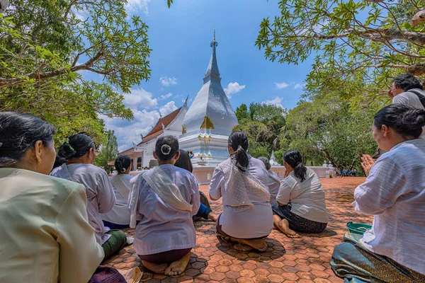 Buddhistische Kultur, Ehrfurcht und Respekt vor heiligen Dingen in der — Stockfoto