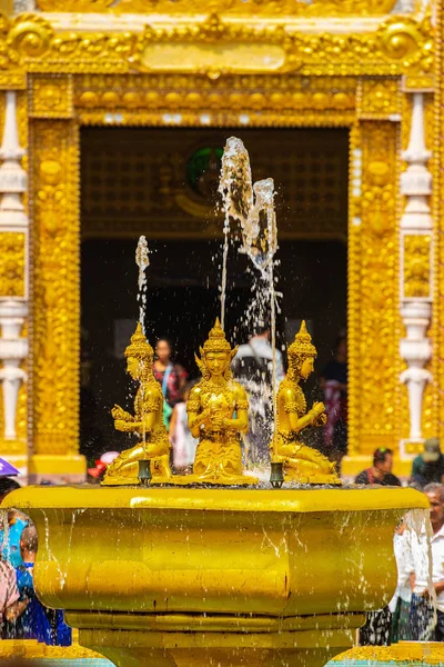 Thai Stílusú Művészeti Szökőkút Gyönyörű Műszökőkút Templom Thai Stílusban — Stock Fotó