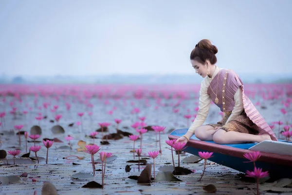 16 Mar 2019, Udon Thani Tailândia, linda menina estilo tailandês — Fotografia de Stock