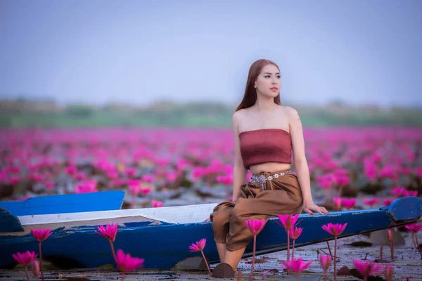 16 Mar 2019, Udon Thani Tailândia, linda menina estilo tailandês Imagens Royalty-Free