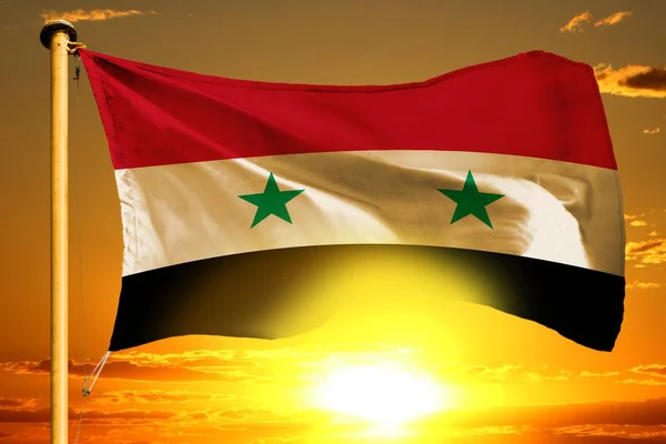 Arabrepubliken Syrien Flagga Vävning Vackra Orange Solnedgång Bakgrunden — Stockfoto