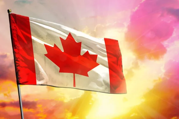 Flatternde Kanada Flagge Auf Wunderschönem Farbenfrohen Sonnenuntergang Oder Sonnenaufgang Kanada — Stockfoto