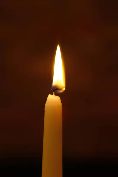 Μικρό Κερί Φλεγόμενα Κεριών Μικρή Φλόγα Σκούρο Φόντο — Φωτογραφία Αρχείου