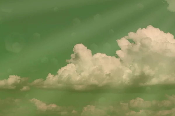 Удивительные Яркие Кучевые Облака Небе Радугой Использования Качестве Фона Дизайне — стоковое фото