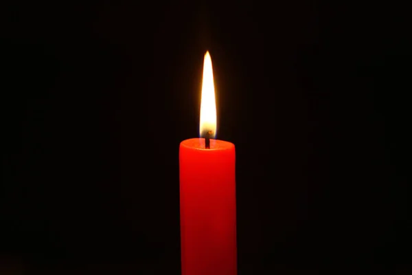 Drăguț Parafină Aprinsă Lumânare Roșie Flacără Vie Fundalul Întunecat — Fotografie, imagine de stoc