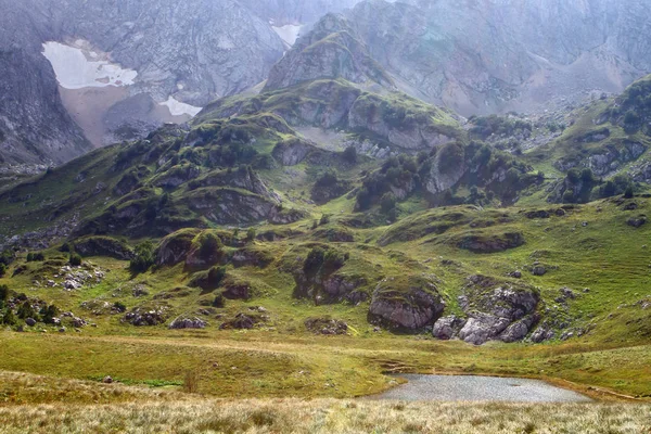 Liten Fantastisk Mountain Lake Psenodah Norra Kaukasus Nära Bergen Fisht — Stockfoto